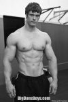 tall_bodybuilder_499.jpg