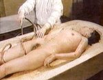 Washing_a_female_corpse.jpg