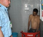 _Se cuelga en el baÃ±o de su casa.JPG